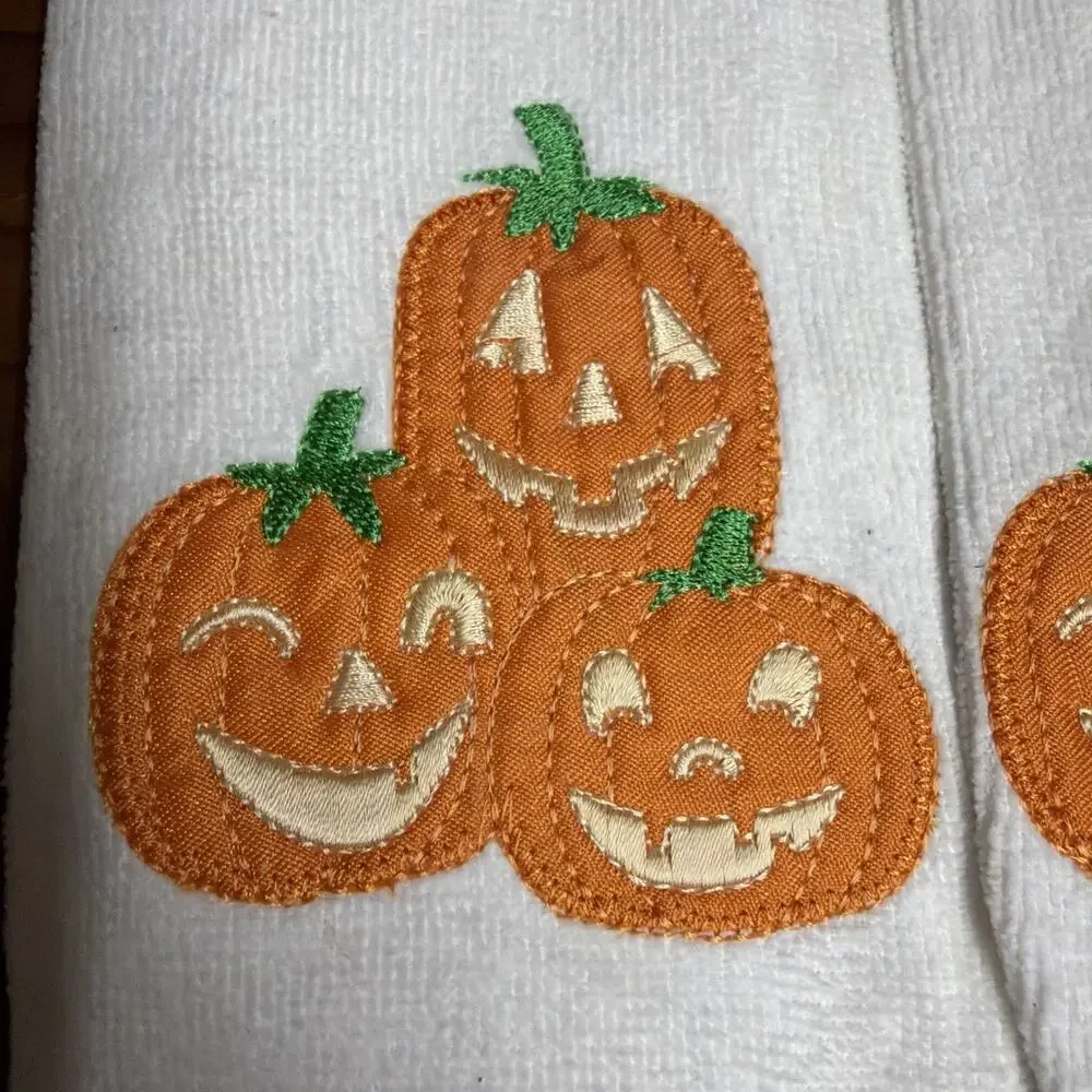 Set Of 4 White Halloween Towels Pumpkin JCPenney 11x17 New